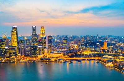 singapur desde el aire anochecer