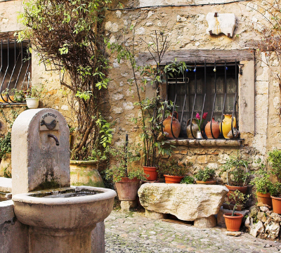 best time to travel to France